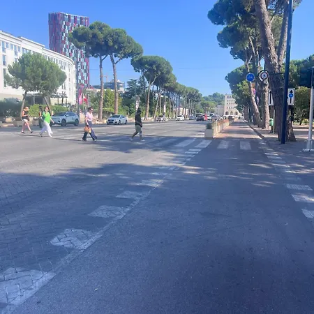 Grazioso Bilocale Con Veranda Tirana